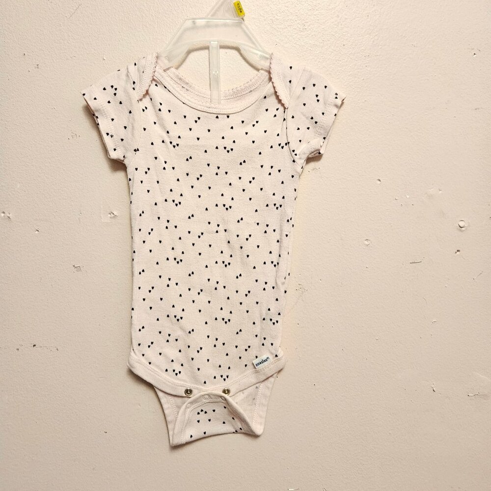 BABY GIRL 3-6M LIGHT PINK W/ BLACK HEARTS ONESIE